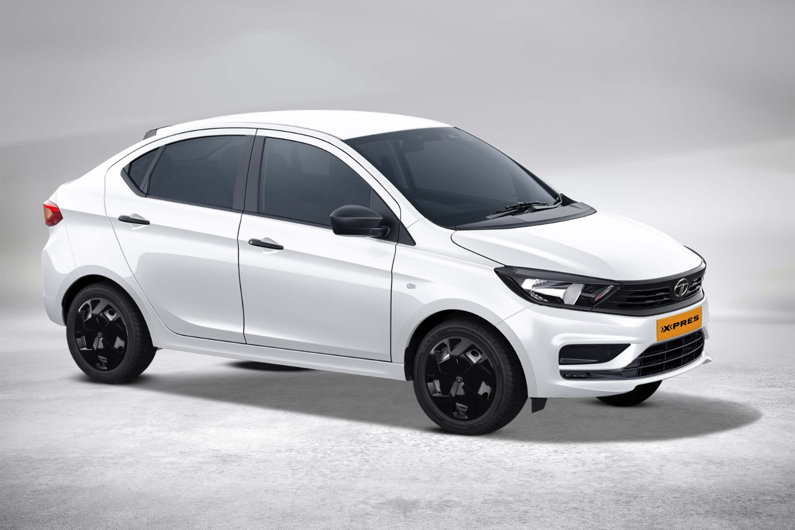 टाटा मोटर्सकडून 'एक्स्प्रेस' कार लाँच... पेट्रोल आणि ट्विन-सिलिंडर CNG मध्ये असे आहेत पर्याय...