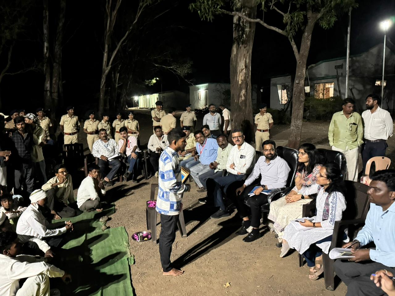 जिल्हाधिकाऱ्यांचा अचानक आदिवासी भागात 'रात्रीचा मुक्काम'...  स्वस्त धान्य दुकान जागेवरच निलंबित...  अजून काय काय घडलं?