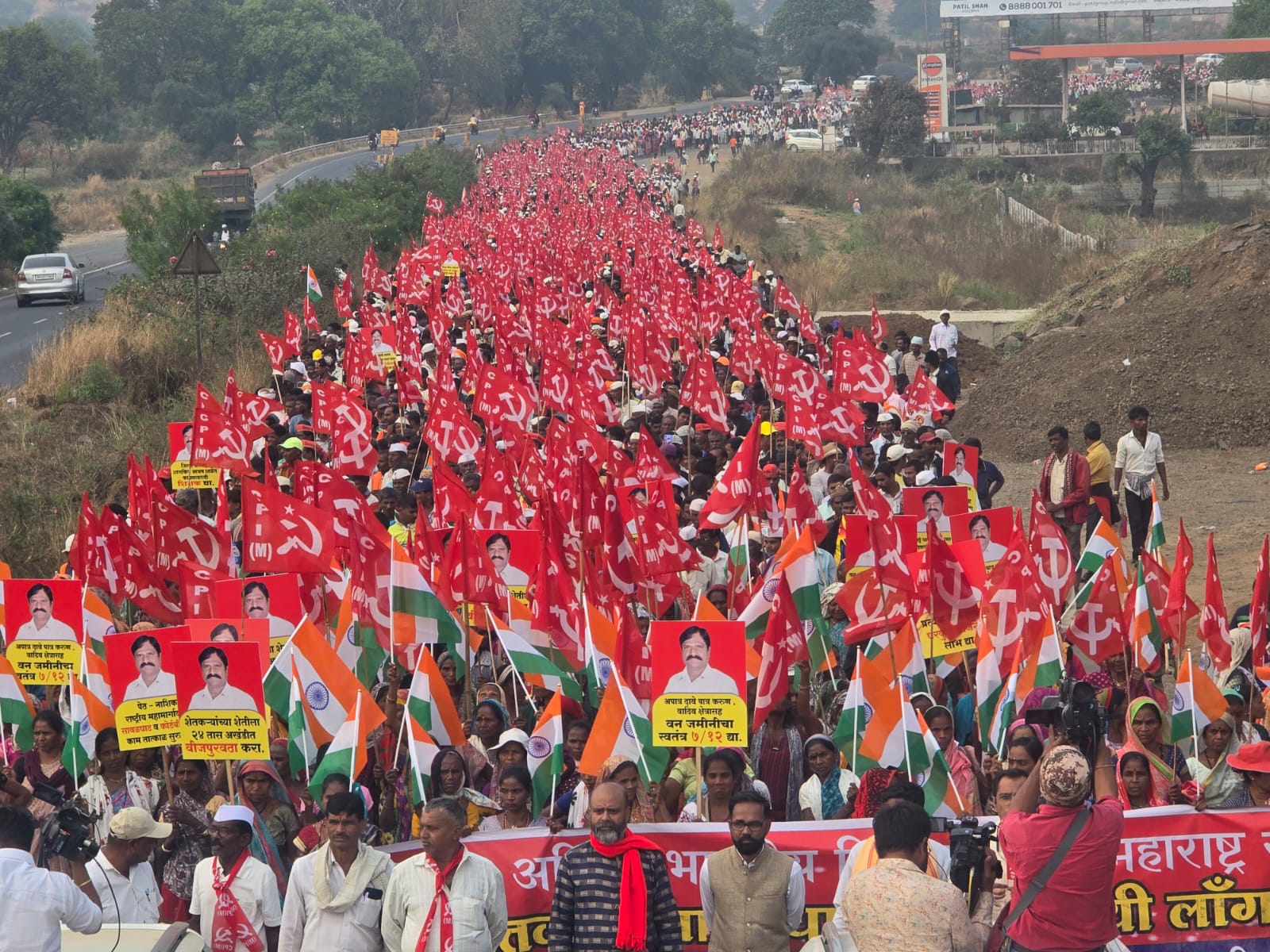 आदिवासींचा लाँग मार्च मुंबईत धडकण्यापूर्वीच हालचाली वाढल्या.. राज्य सरकारने घेतला हा मोठा निर्णय...