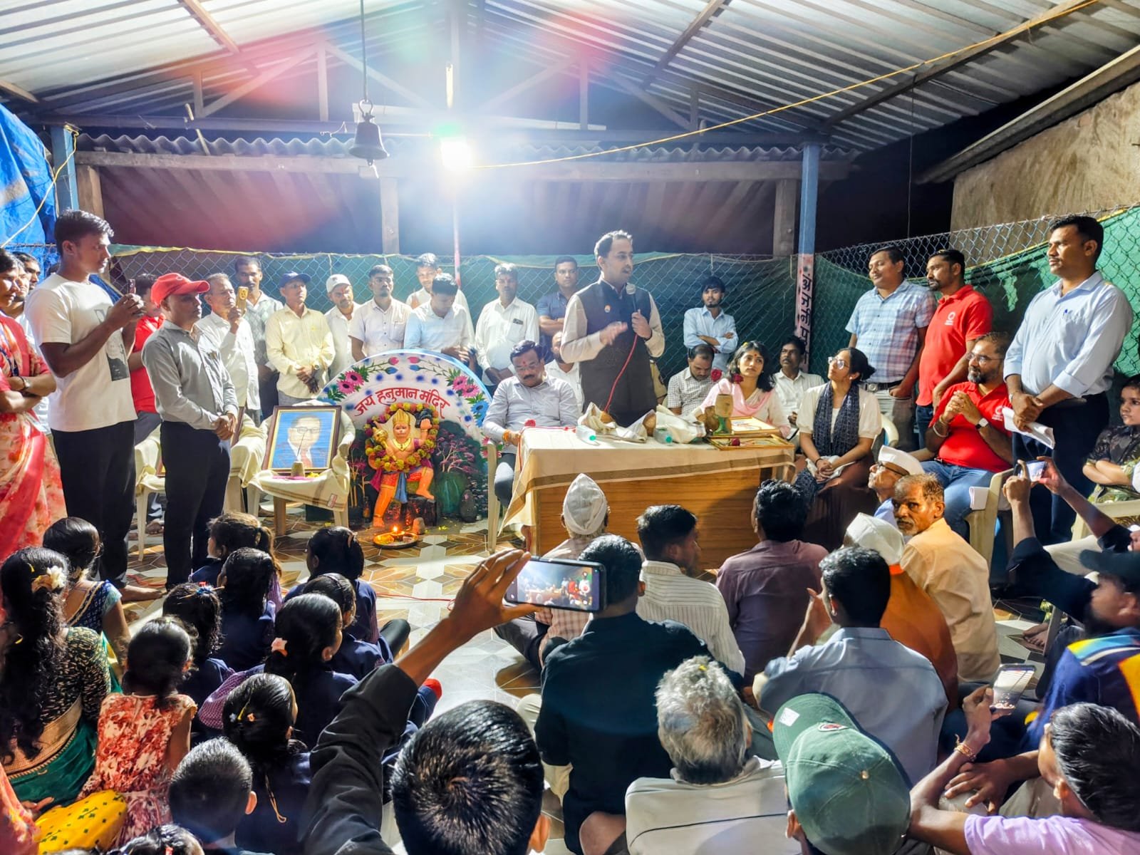 आकाशातल्या चांदण्या बदलणार आदिवासींचा चेहरामोहरा...  'बत्ती गूल अमावास्या’ उपक्रमातून...  ३१ ऑक्टोबरला सुरगाण्यात... 