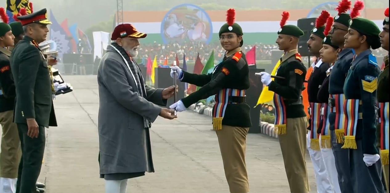 महाराष्ट्राची कन्या देशातील 'सर्वोत्कृष्ट कॅडेट'... पंतप्रधान मोदींच्या हस्ते सुवर्ण पदकाने सन्मानित... 