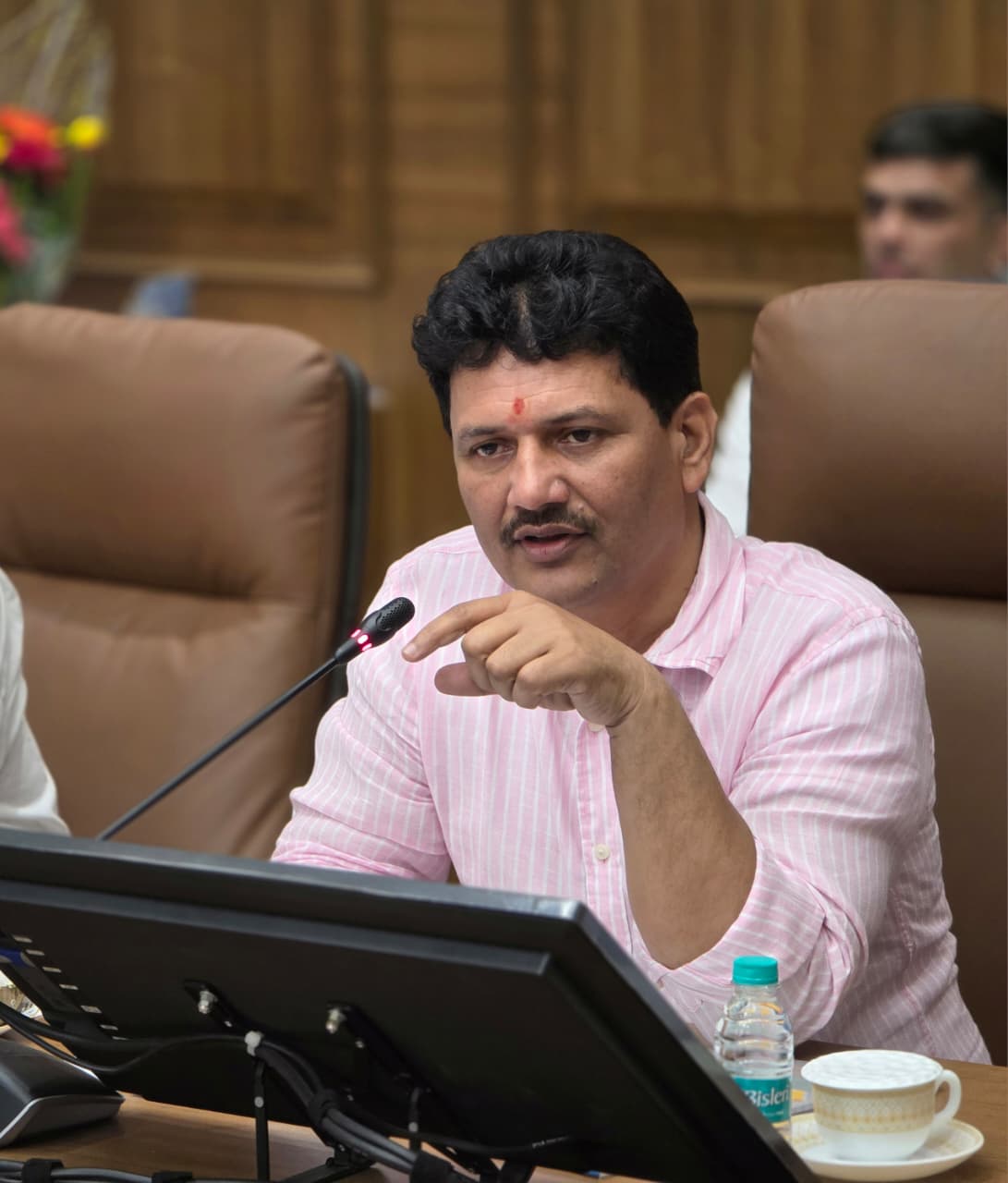 सरप्राईज व्हिजिट अन् थेट कारवाई...   १० आरोग्य अधिकारी व कर्मचाऱ्यांवर कारवाई...