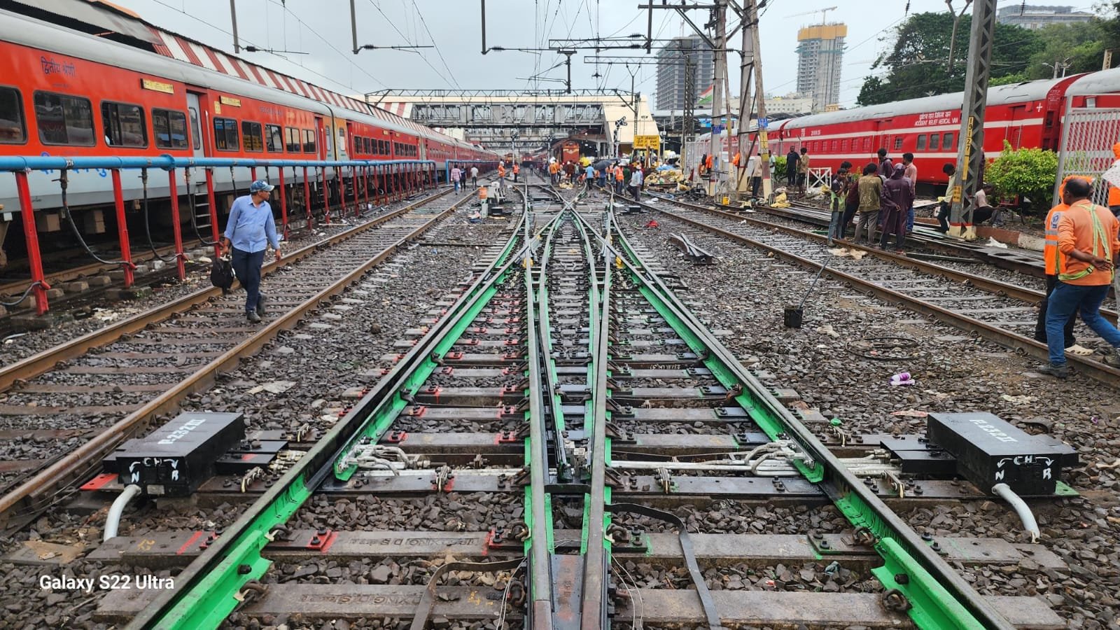 नाशिक-पुणे रेल्वेचा मार्ग नक्की कोणता?   खासदार वाजे आणि भगरे स्पष्टच बोलले...
