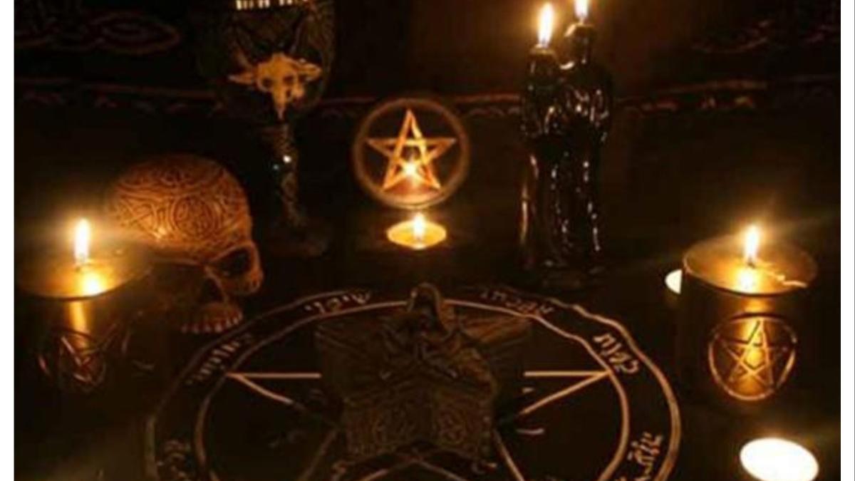 दुकानासमोर टाचण्या टोचलेले लिंबू आणि पूजा साहित्य... सराफ व्यावसायिकावर जादूटोण्याचा प्रयोग...