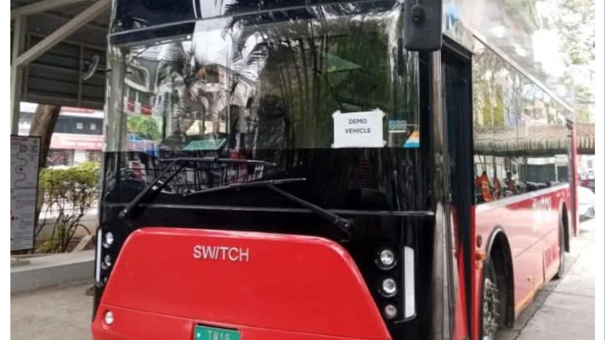 नाशिककरांच्या सेवेत आता इलेक्ट्रिक डबल डेकर बस...