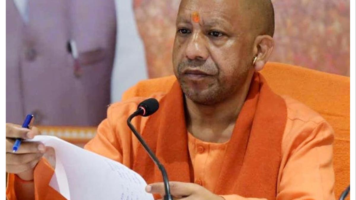 तब्बल २.४४ लाख कर्मचाऱ्यांचे पगार रोखले... योगी आदित्यनाथ यांची देशभर चर्चा...