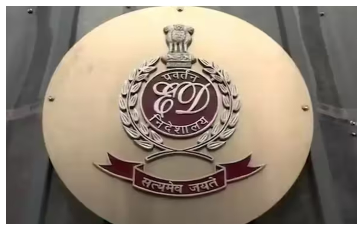 बँक खात्यांमधून शेकडो कोटींचे संशयास्पद व्यवहार...   'ईडी'च्या छाप्यात १३.५ कोटींची रोकड जप्त...  नाशिकच्या या बँकेचा समावेश...