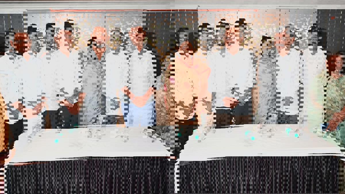 अहिल्यानगरमध्ये 'सत्तावाटपाचा नवा फॉर्म्युला'...  महापौर व उपमहापौर पदाची माळ यांच्या गळ्यात... 