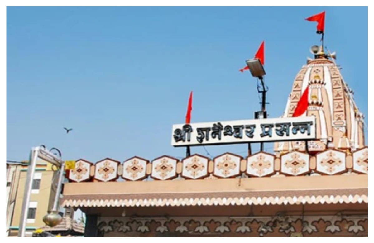 शनिशिंगणापुरात भाविकांना दिलासा...  विभागीय आयुक्तांच्या बैठकीनंतर...