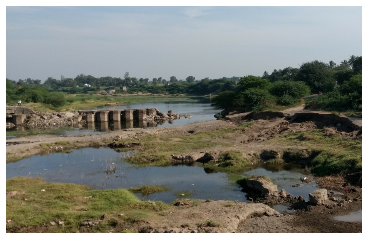 येवल्यात वाळूमाफियांची मुजोरी...    नायब तहसीलदाराचा गळा आवळून जीवे मारण्याचा प्रयत्न...