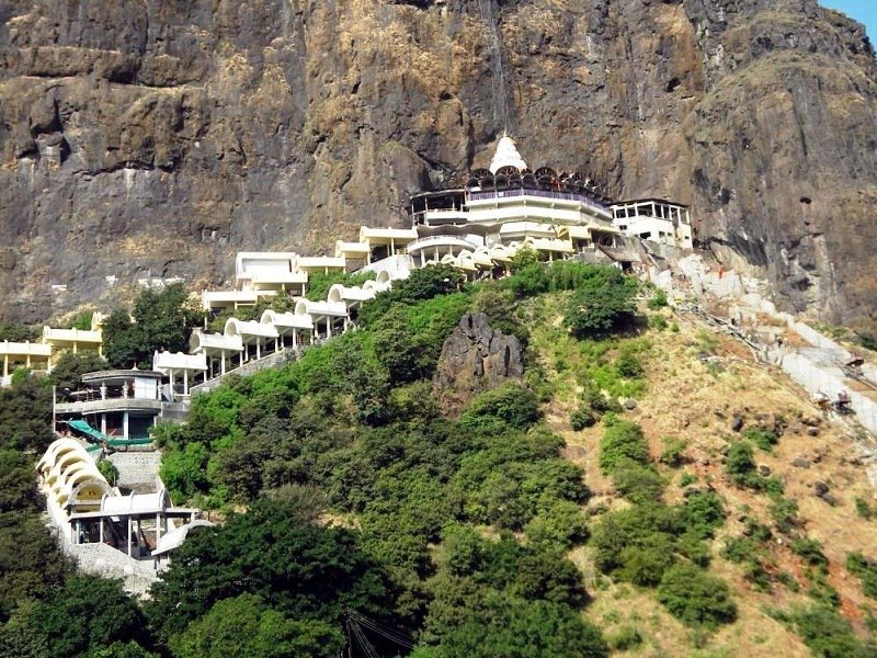 नवरात्रोत्सवात सप्तशृंगी गडावर माकडांच्या चाव्याची भीती...  प्रशासनाने अखेर घेतला हा निर्णय...