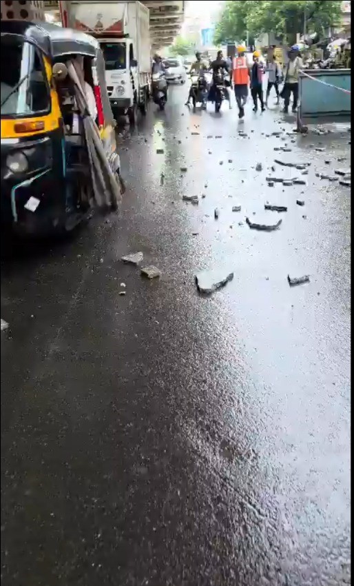 उंचावरून ग्रॅनाइट पडले...  शालेय बस सुदैवाने वाचली...  मुंबई मेट्रोच्या कंत्राटदाराला इतक्या कोटींचा दंड...