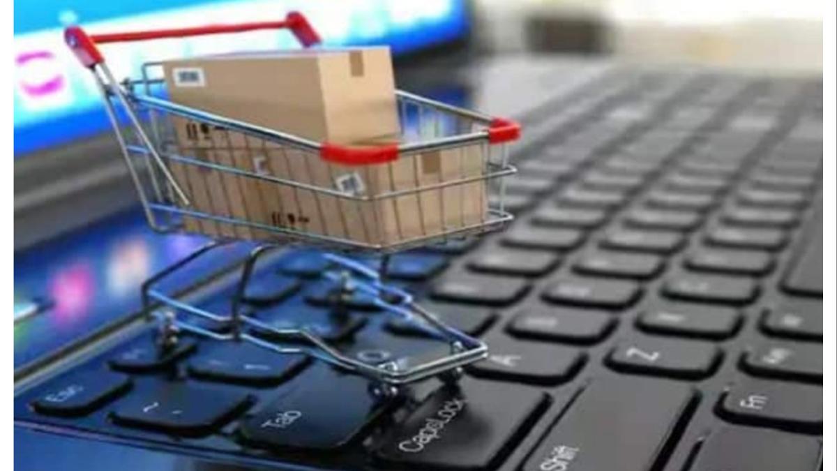 ऑनलाईन साडी मागवली अन् आली जुनी फाटकी सलवार... ग्राहकानं मग... 