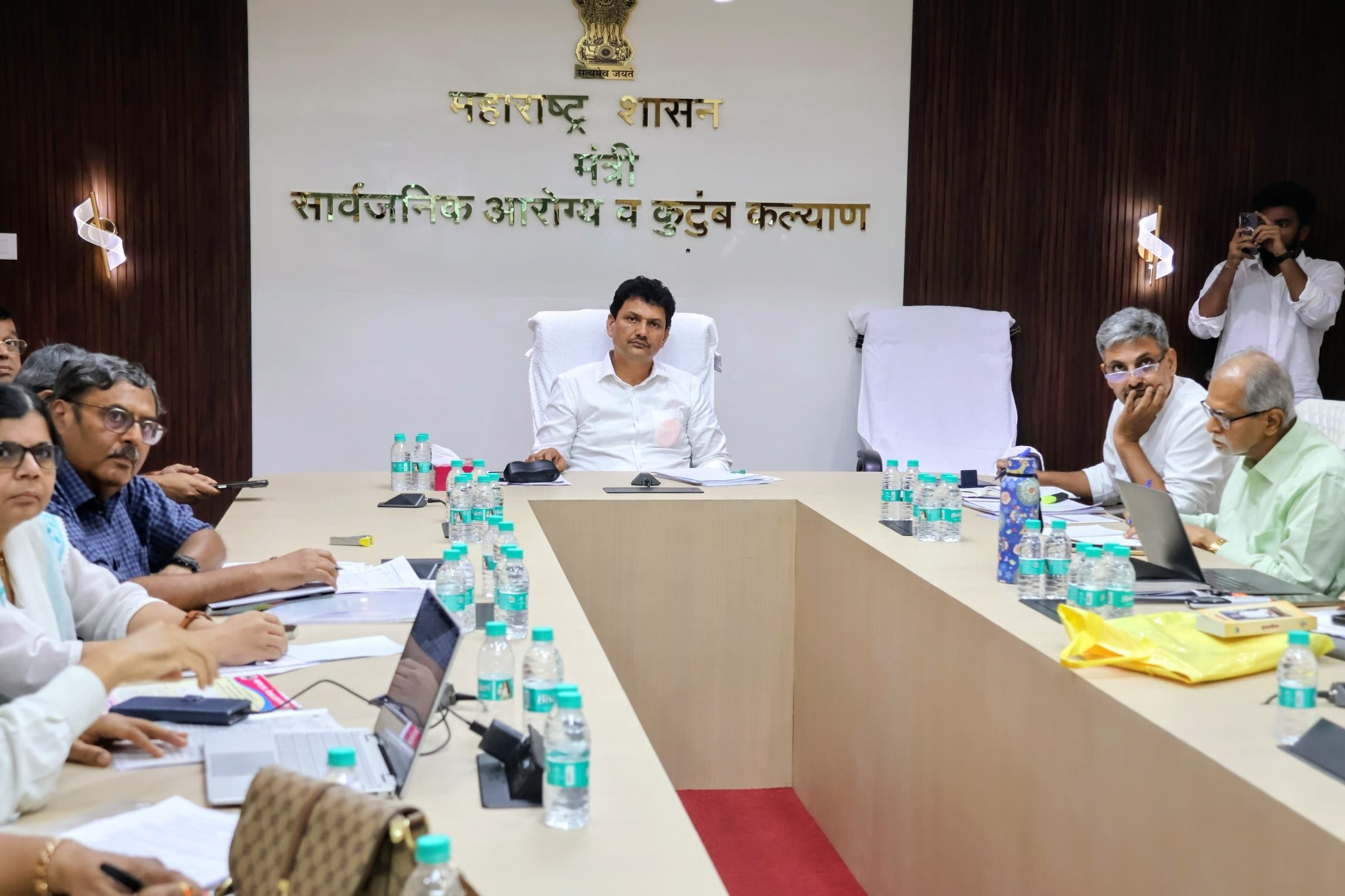 गोरगरिबांना मोठा दिलासा... १०५ औषधे, ३० प्रकारच्या चाचण्या आणि लसीकरण मोफत...