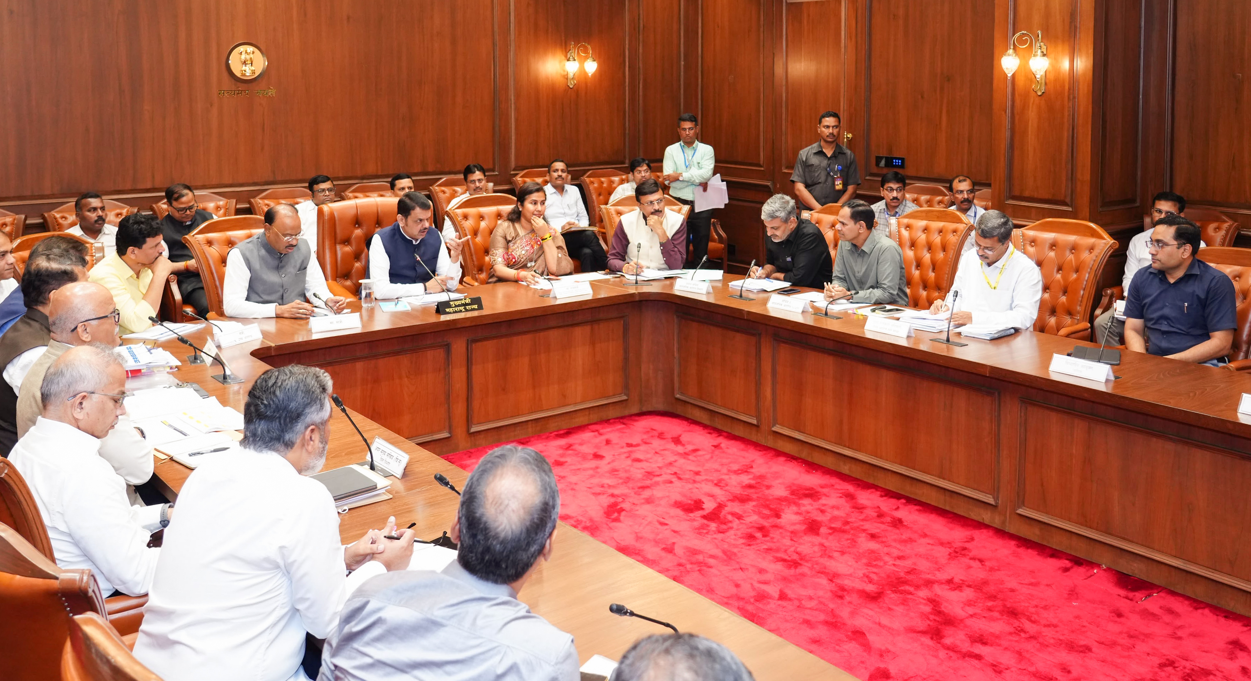 नाशिकमध्ये महात्मा फुले जनआरोग्य योजनेत मोठा घोटाळा...  मुख्यमंत्री फडणवीसांनी दिले हे आदेश...