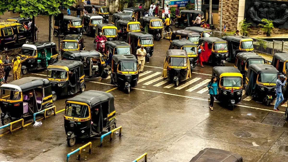 रिक्षा व टॅक्सी चालकांनो, इकडे लक्ष द्या....  सरकारच्या या योजनेचा नक्की लाभ घ्या... 