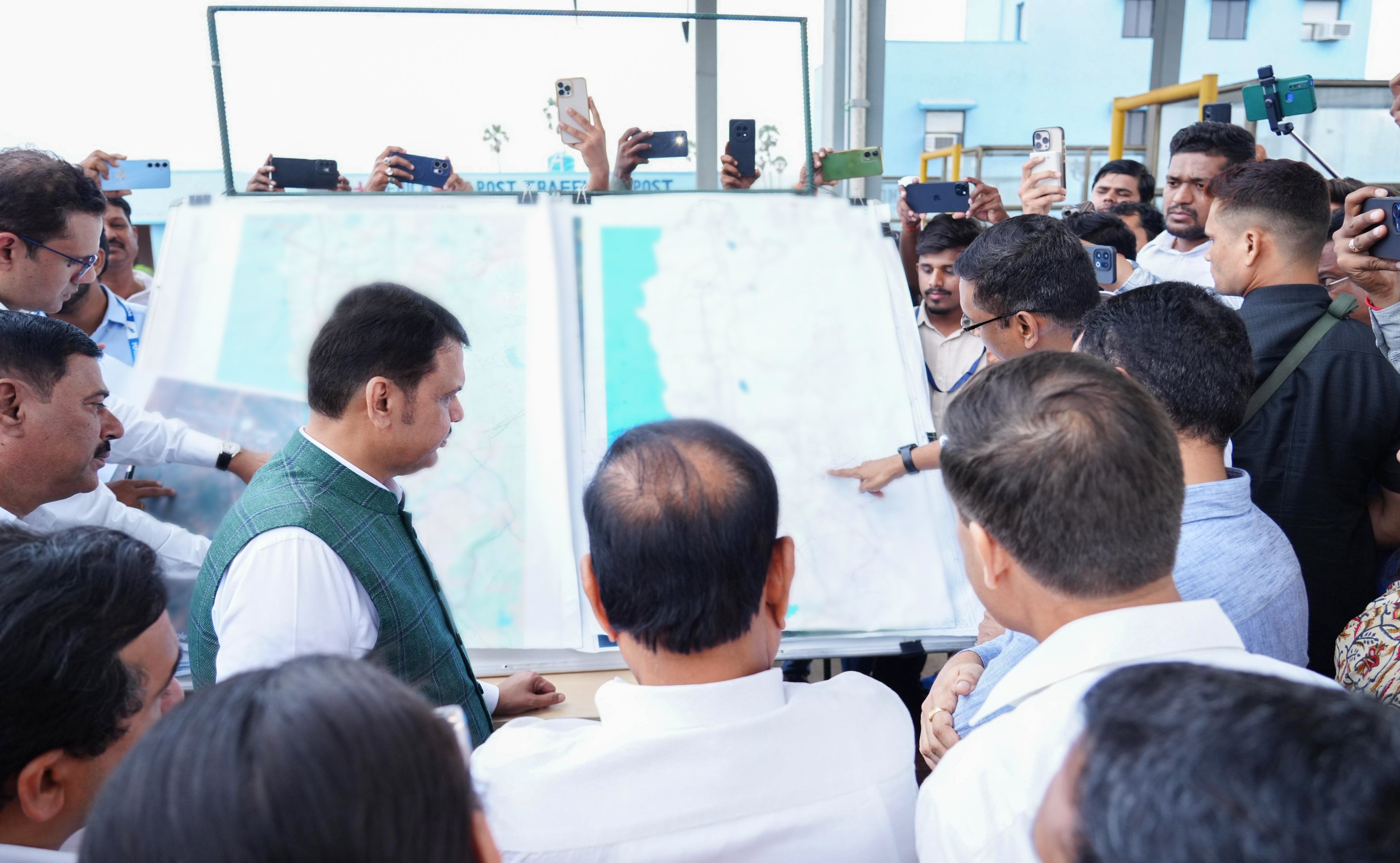 वडोदरा ते मुंबई अवघ्या ४ तासांत...  दिल्ली-मुंबई एक्सप्रेस वे या तारखेला खुला होणार...  मुख्यमंत्र्यांची घोषणा...
