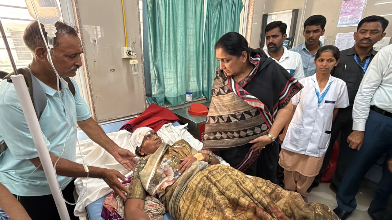 आषाढी वारीला गालबोट... जेजुरीजवळ ट्रकच्या धडकेत ३ वारकऱ्यांचा मृत्यू, ३ जखमी... फडणवीस म्हणतात...