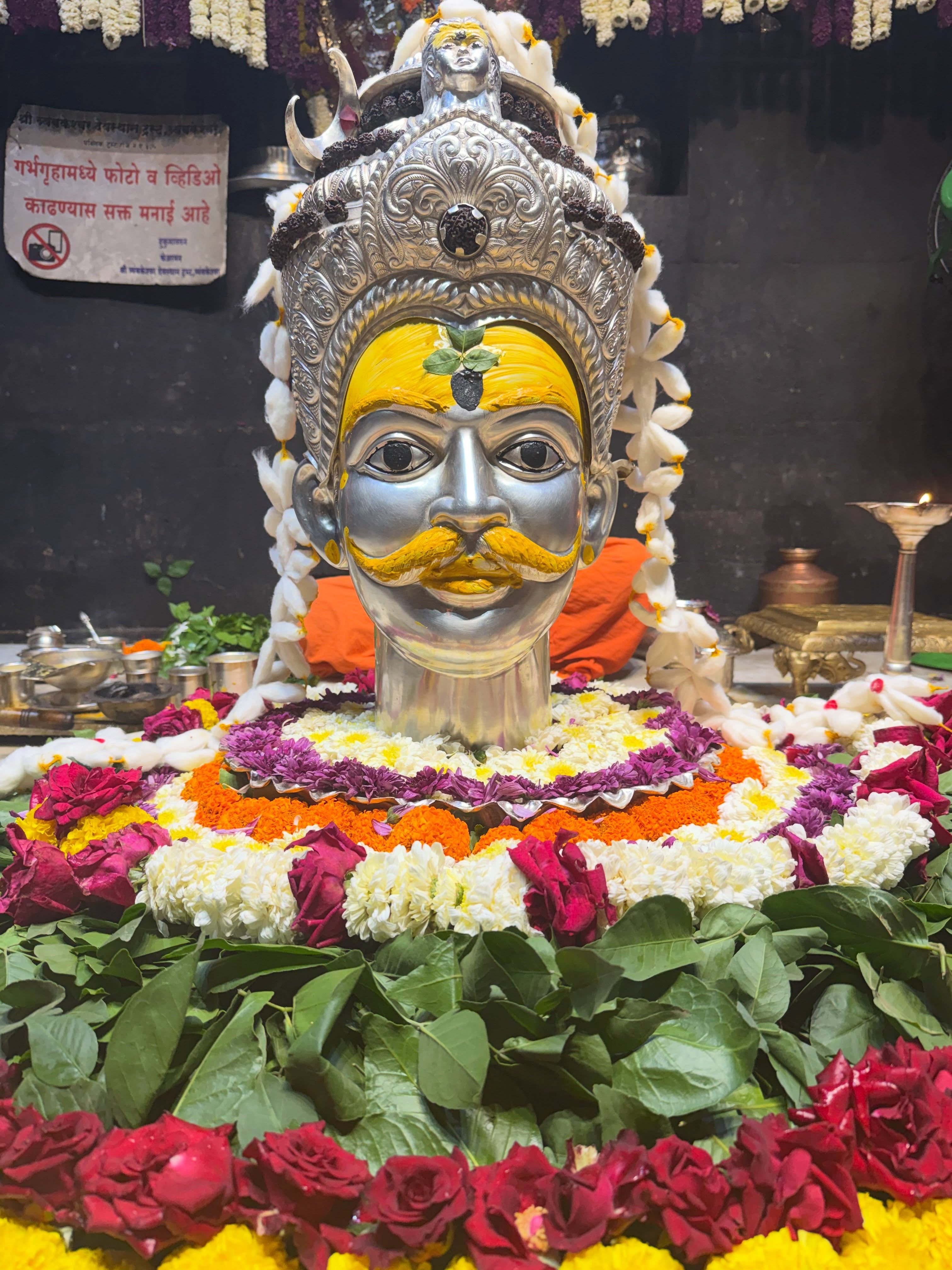 तब्बल ८ किलो सोन्याचा ‘पंचमुखी मुकुट’...  त्र्यंबकेश्वर ज्योतिर्लिंगास अर्पण केला जाणार...