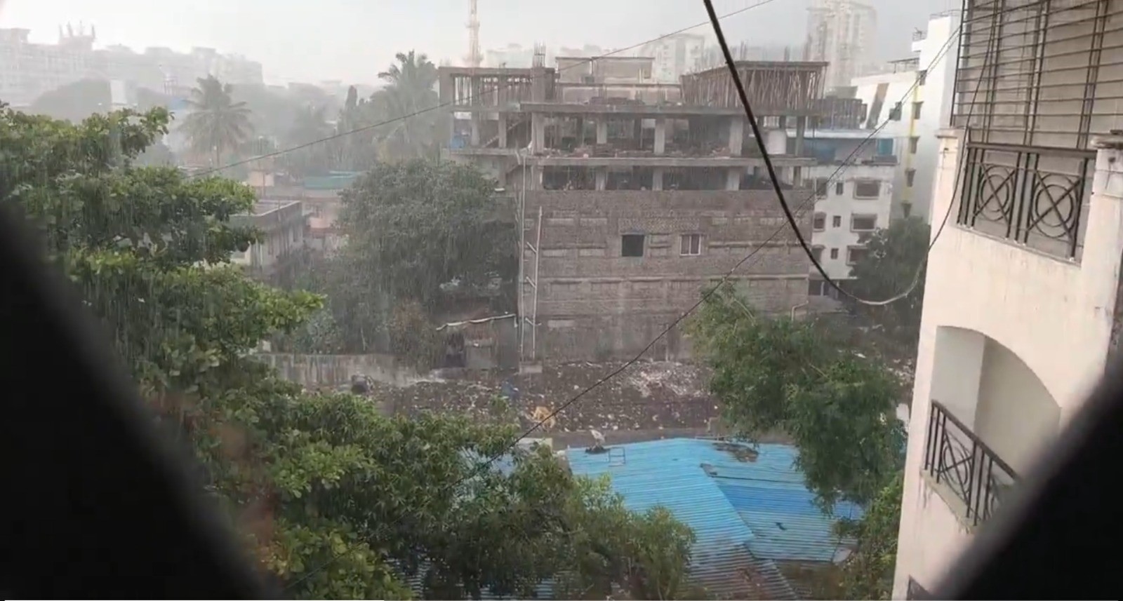 पुण्यात पावसाचा धुमाकूळ...  राज्याच्या या भागात वादळी पावसाचा इशारा...