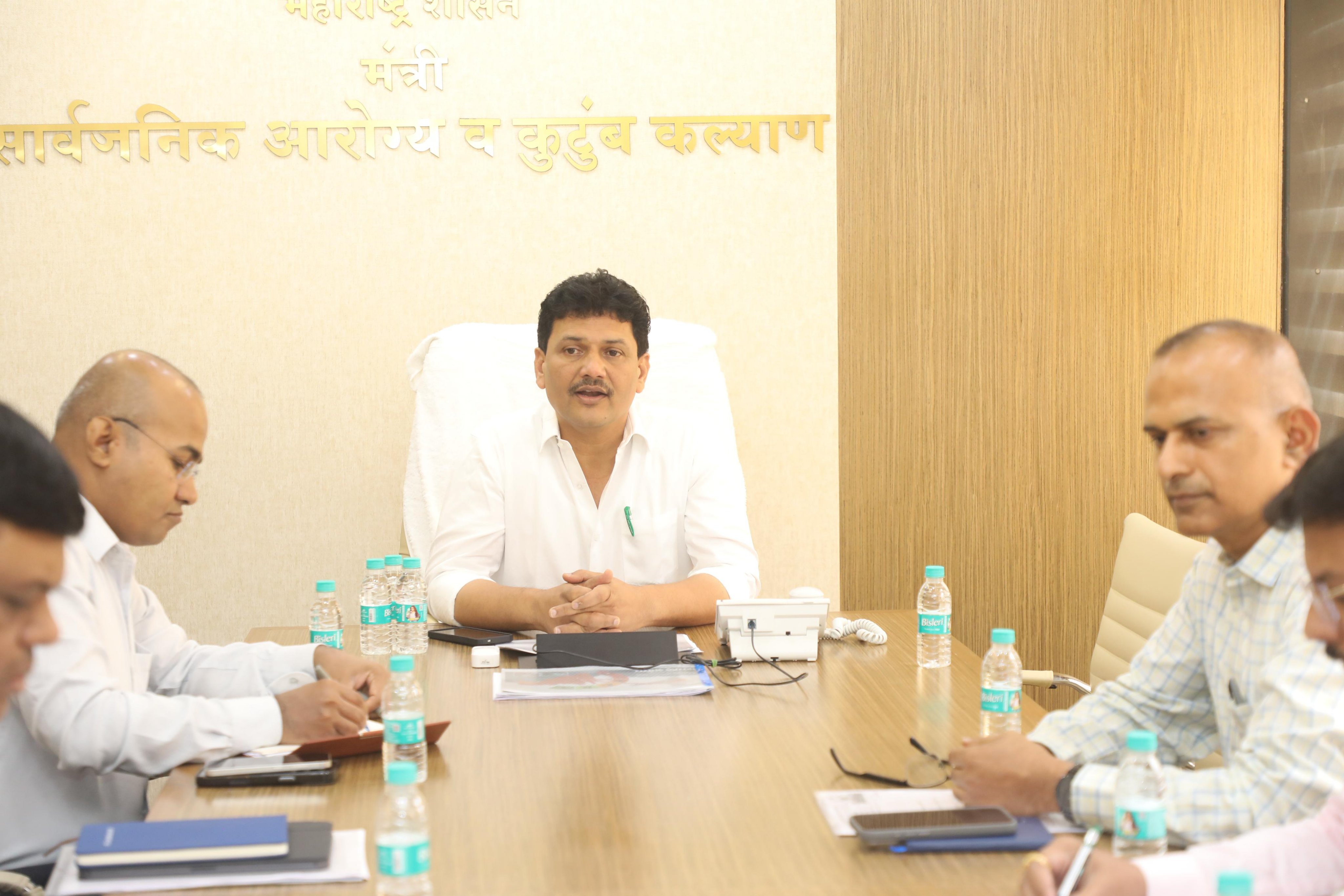 राज्यातील आशा सेविका, कंत्राटी कर्मचाऱ्यांना ही योजना लागू होणार...  आरोग्यमंत्र्यांचे निर्देश...