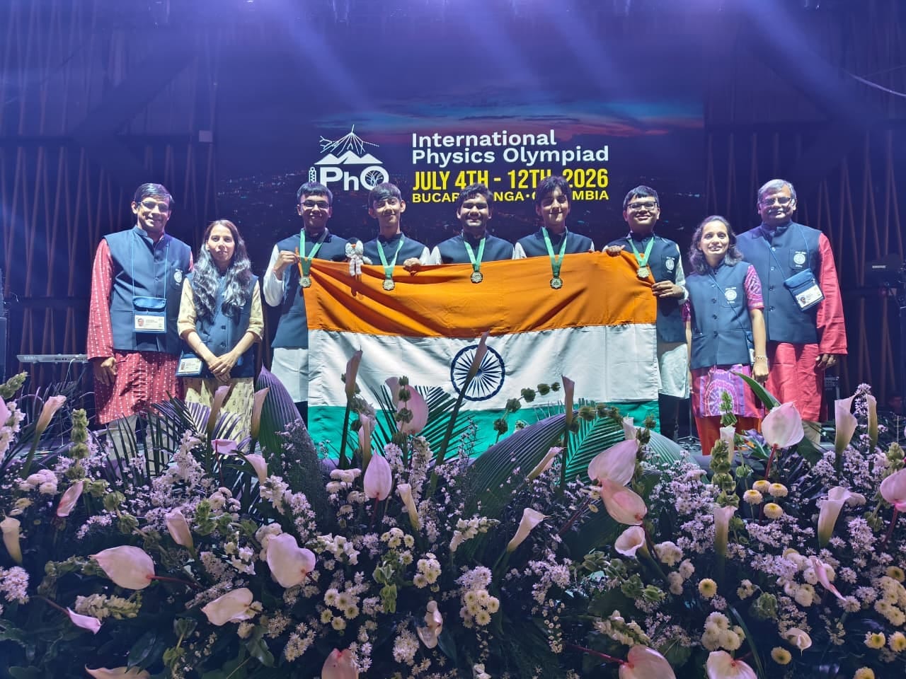 फिजिक्स ऑलिम्पियाडमध्ये भारताचा डंका...  पाचही विद्यार्थ्यांना सुवर्णपदके...  पुणे आणि मुंबईचे विद्यार्थी...