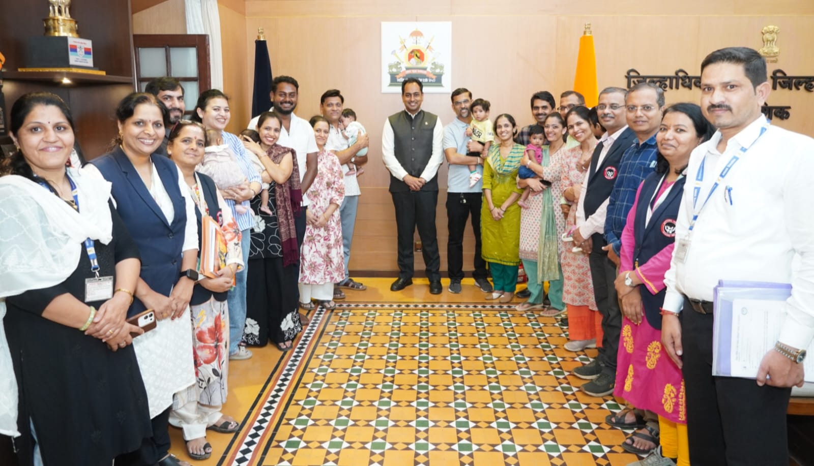 अनाथपणा संपला, नवे आयुष्य सुरू...  नाशिकच्या ८ बालकांना मिळाली मायेची सावली...  ६ राष्ट्रीय व २ आंतरराष्ट्रीय...