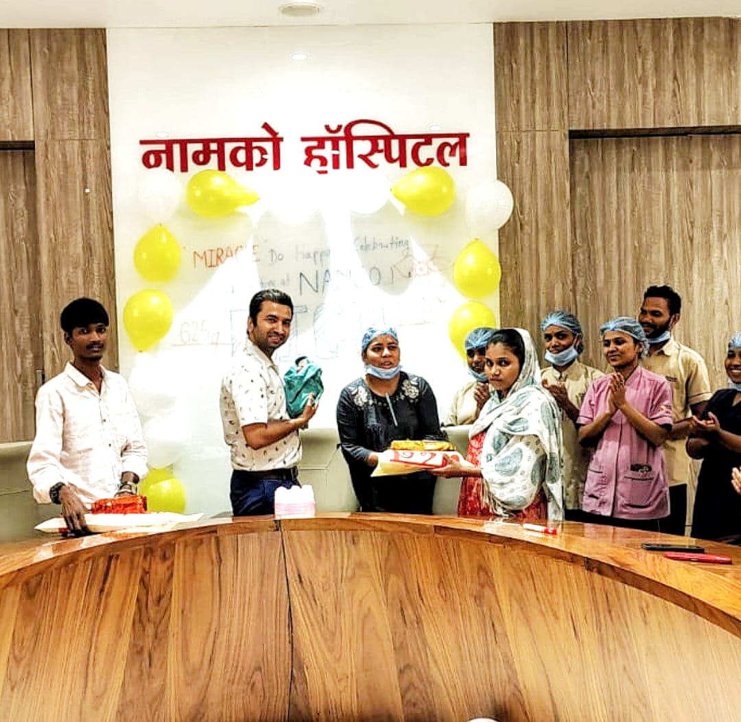 अवघ्या ६२५ ग्रॅमचा चिमुरडा...  दोन महिन्यांची लढाई...  अखेर असे मिळाले नवे आयुष्य...