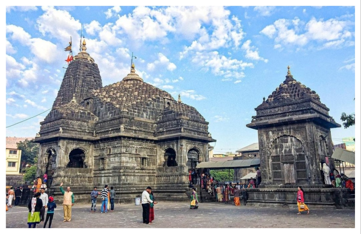 इतिहासात प्रथमच...   त्र्यंबकेश्वर देवस्थान ट्रस्टचा कारभार  यांच्याकडे...