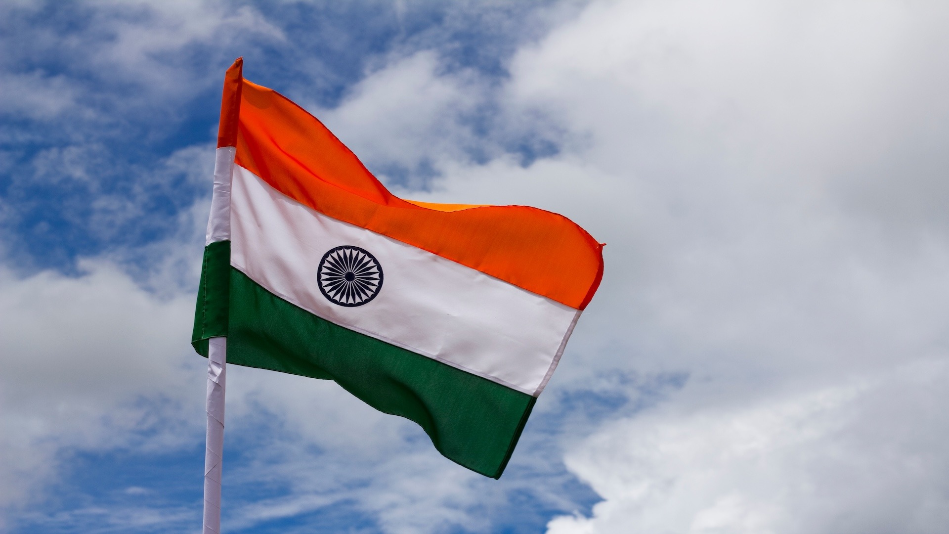 स्वातंत्र्यदिन कार्यक्रमात गोंधळ...   तरुणांना शाळाबाहेर काढले...  पुढं हे कांड झालं...