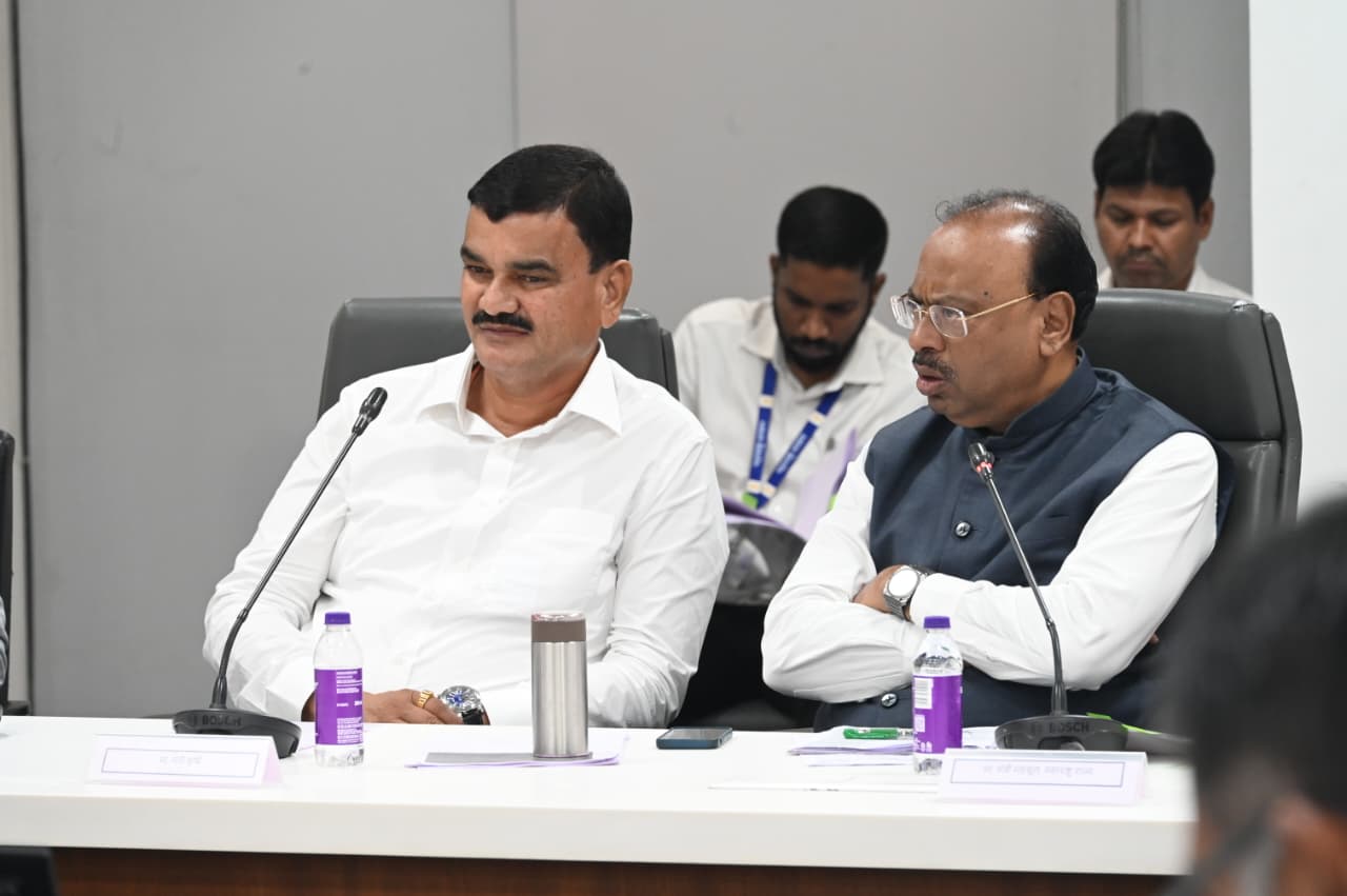 पुण्यात ३ मंत्र्यांची अडीच तास चर्चा...  शेतकऱ्यांसाठी झाले हे महत्त्वाचे निर्णय...