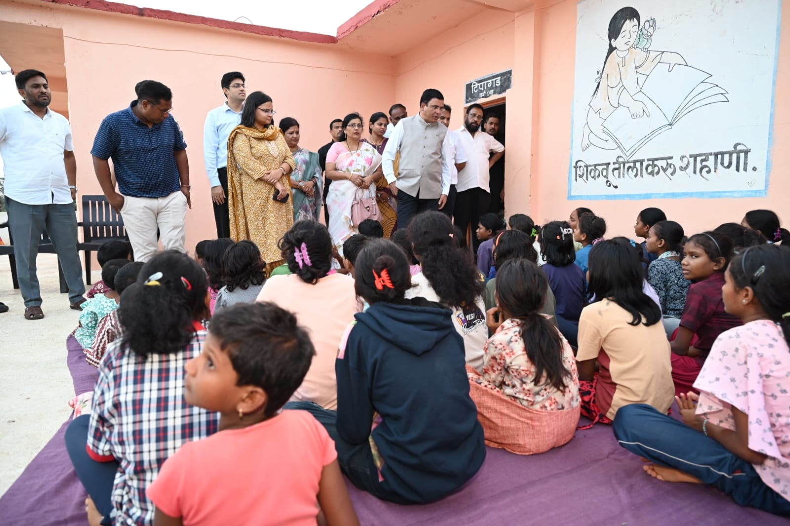 आश्रमशाळेतील तीन मृत्यू...  नक्की कोण जबाबदार?  वाचा हा परखड विशेष लेख...