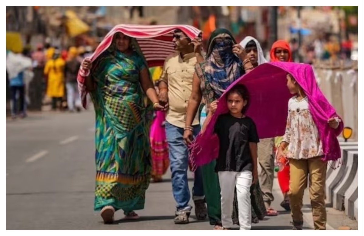 अरबी समुद्रातून उष्ण हवेचा मारा...  बंगालच्या उपसागरात वादळाचे संकट...  महाराष्ट्रासाठी असा आहे हवामान अंदाज...