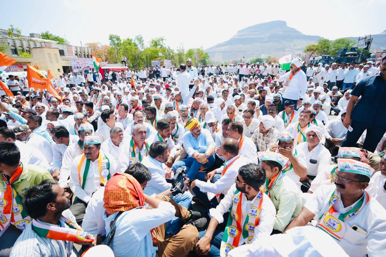 चांदवडमध्ये कांदा उत्पादकांचा 'आक्रोश महामोर्चा' पोलिसांनी दडपला...  रोहित पवारांसह प्रमुख नेते अटकेत...  उद्या दिल्लीत तातडीची बैठक...