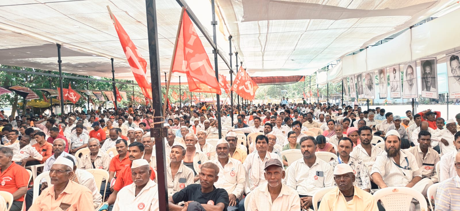 आझाद मैदानावर एल्गार... हजारो असंघटित कामगारांचे ‘आक्रोश ठिय्या आंदोलन’...