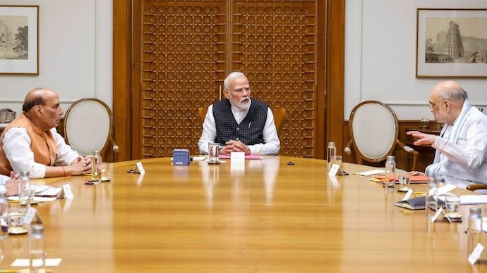 पश्चिम आशियातील संघर्ष... पंतप्रधान मोदींनी घेतली तातडीची बैठक... काय झाले निर्णय?